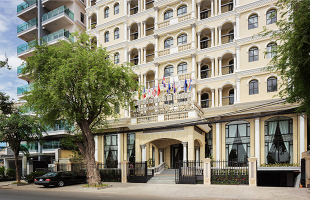 Le Castle River Hotel and Apartment